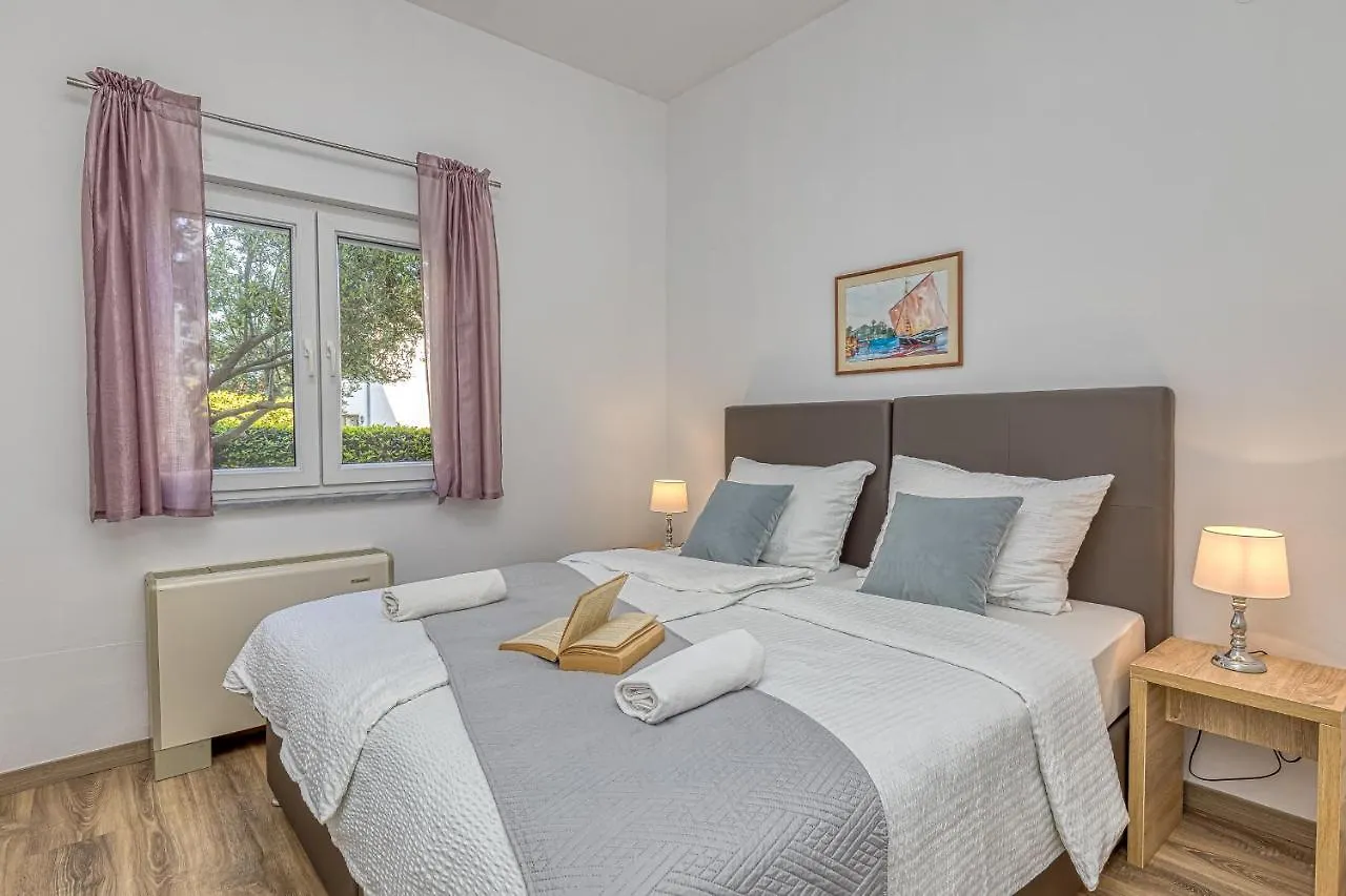 Island Resort Mihaela - Happy Rentals Trogir 0*,