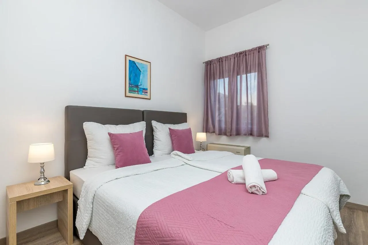 Island Resort Mihaela - Happy Rentals Trogir Apartment