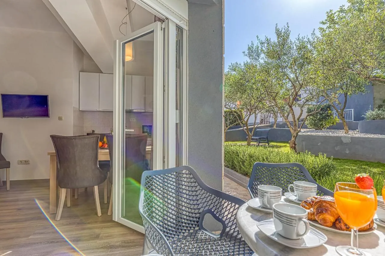Island Resort Mihaela - Happy Rentals Trogir