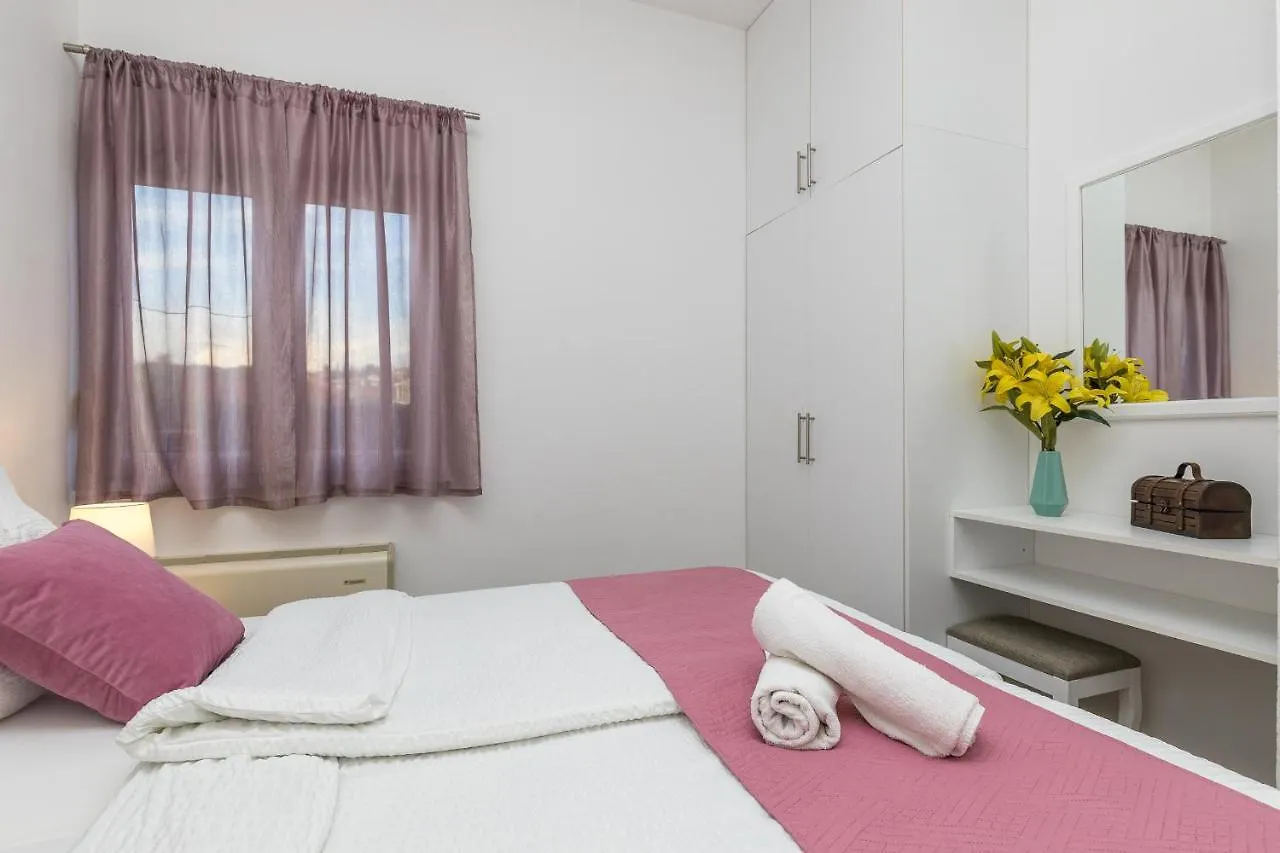 Apartment Island Resort Mihaela - Happy Rentals Trogir