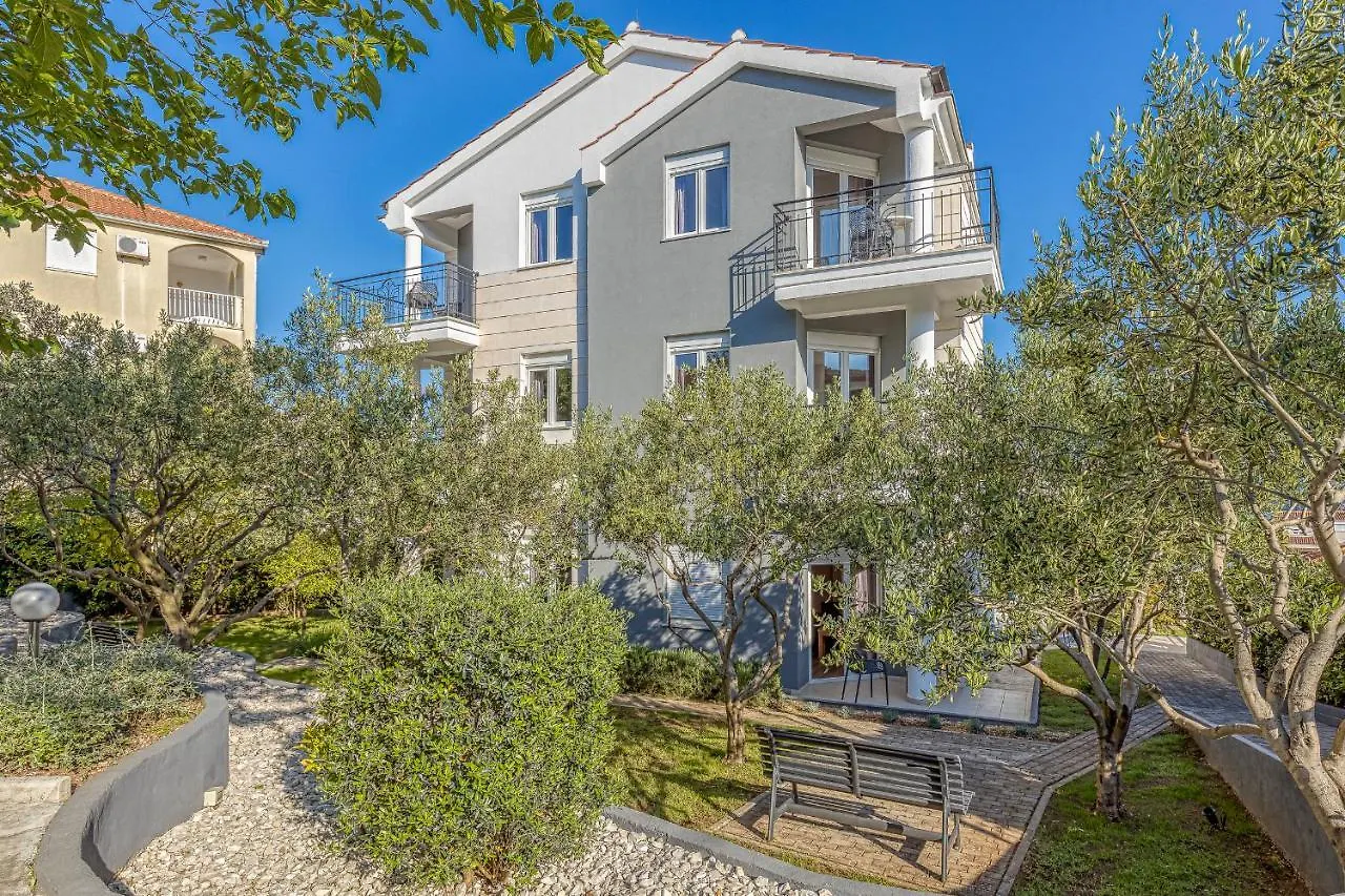Island Resort Mihaela - Happy Rentals Trogir Apartment