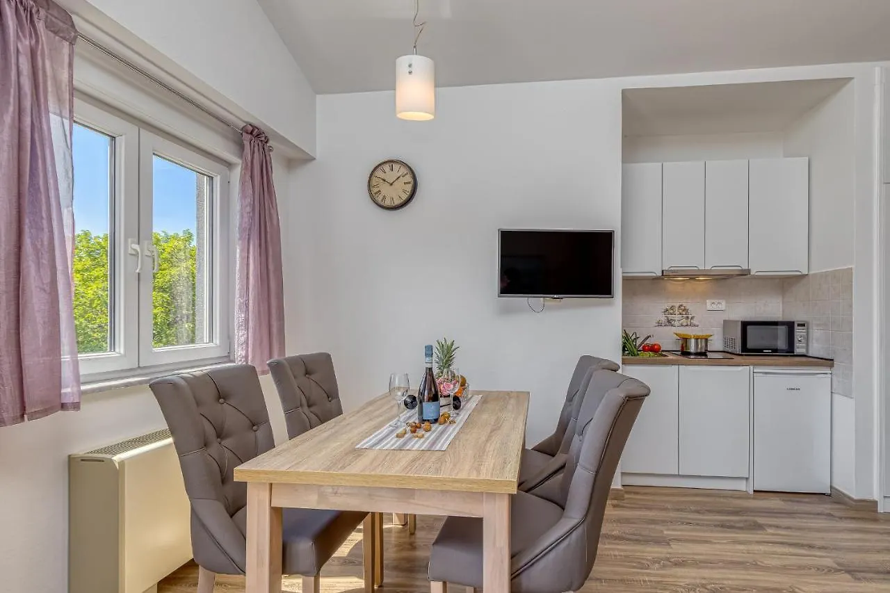 Island Resort Mihaela - Happy Rentals Trogir