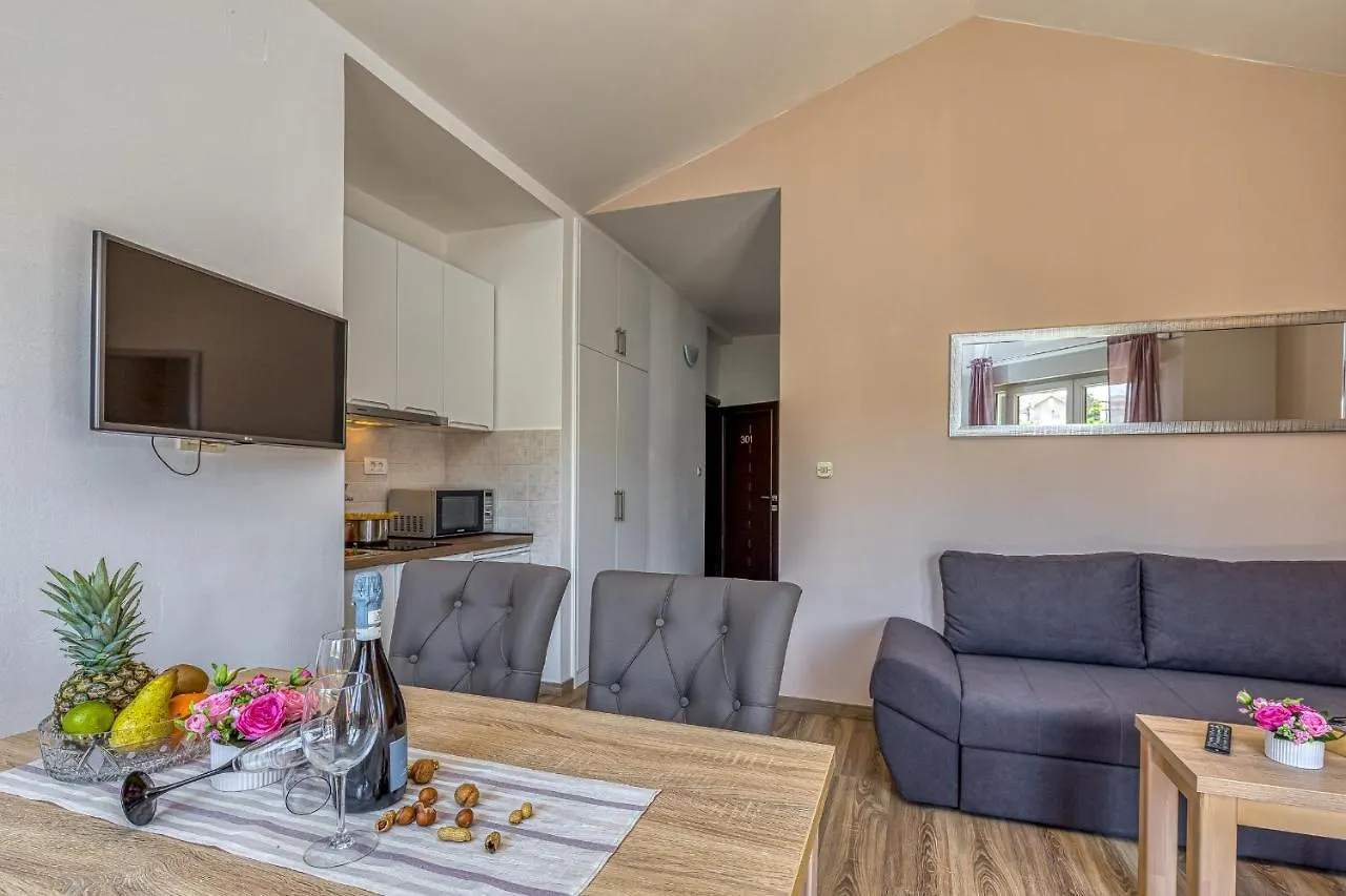 Island Resort Mihaela - Happy Rentals Trogir