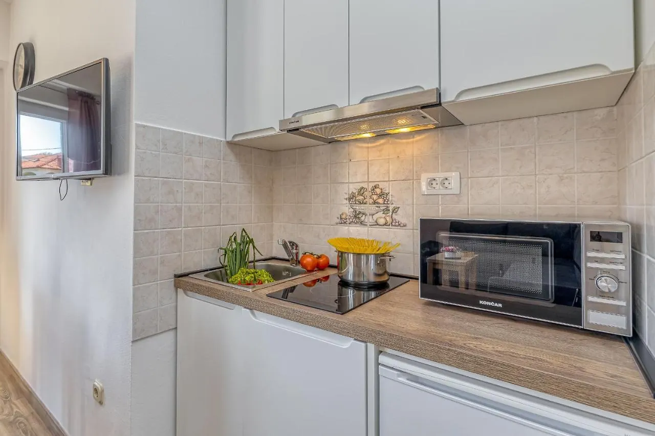 Apartment Island Resort Mihaela - Happy Rentals Trogir
