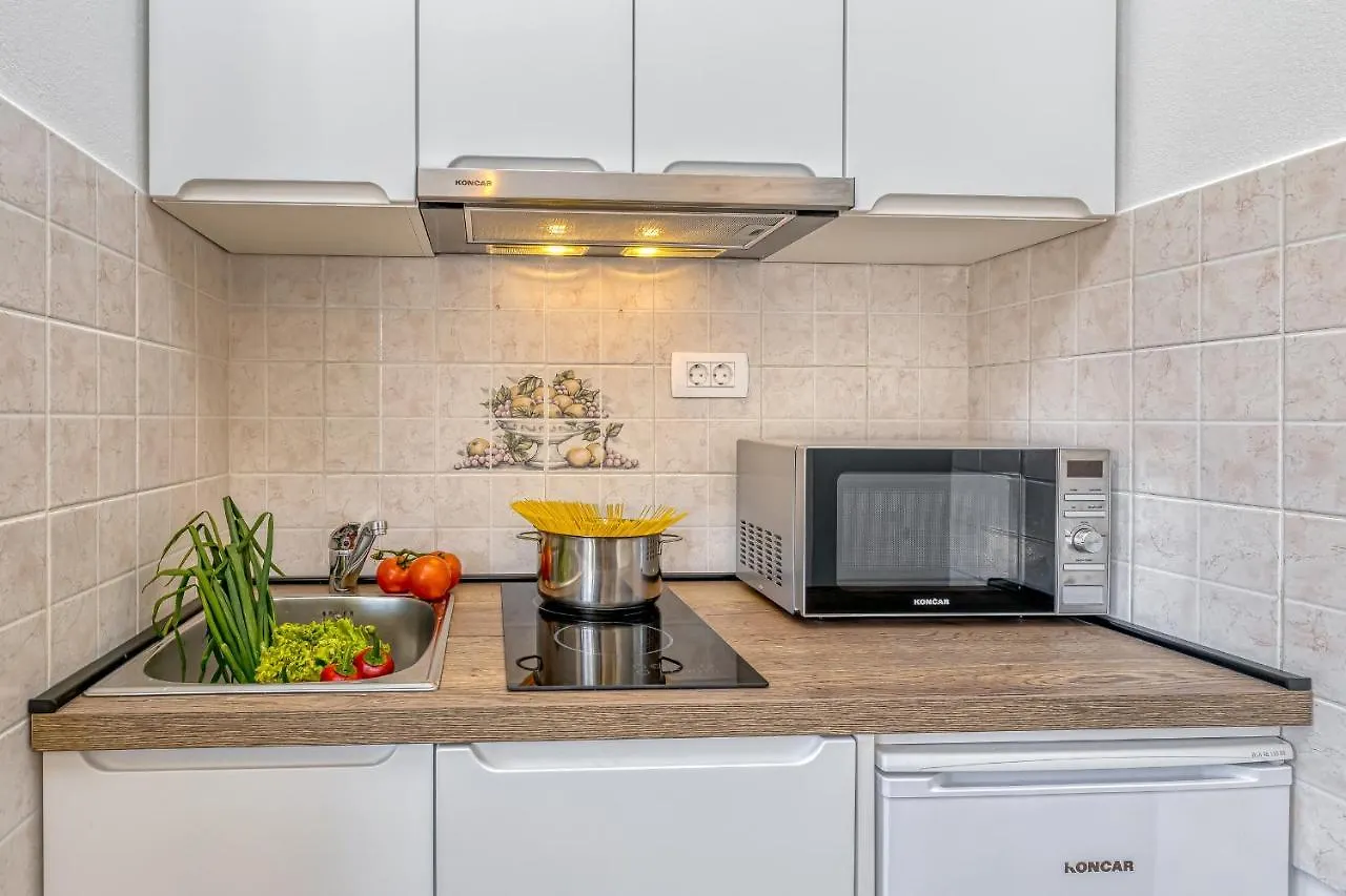 Island Resort Mihaela - Happy Rentals Trogir Apartment