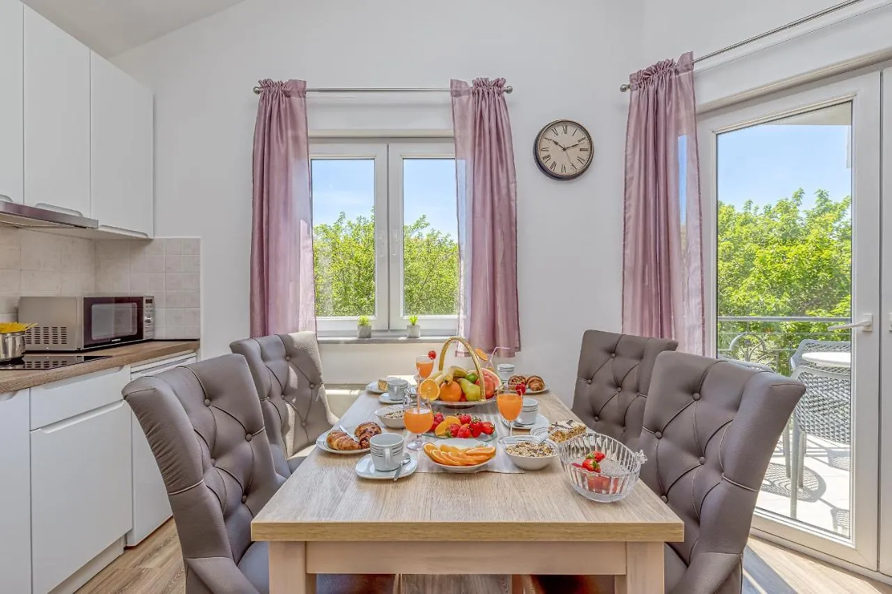 Island Resort Mihaela - Happy Rentals Trogir 0*,