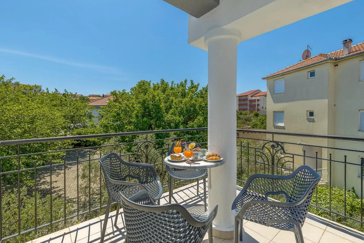 Apartment Island Resort Mihaela - Happy Rentals Trogir