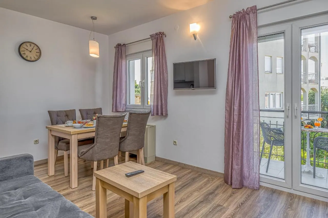 Island Resort Mihaela - Happy Rentals Trogir