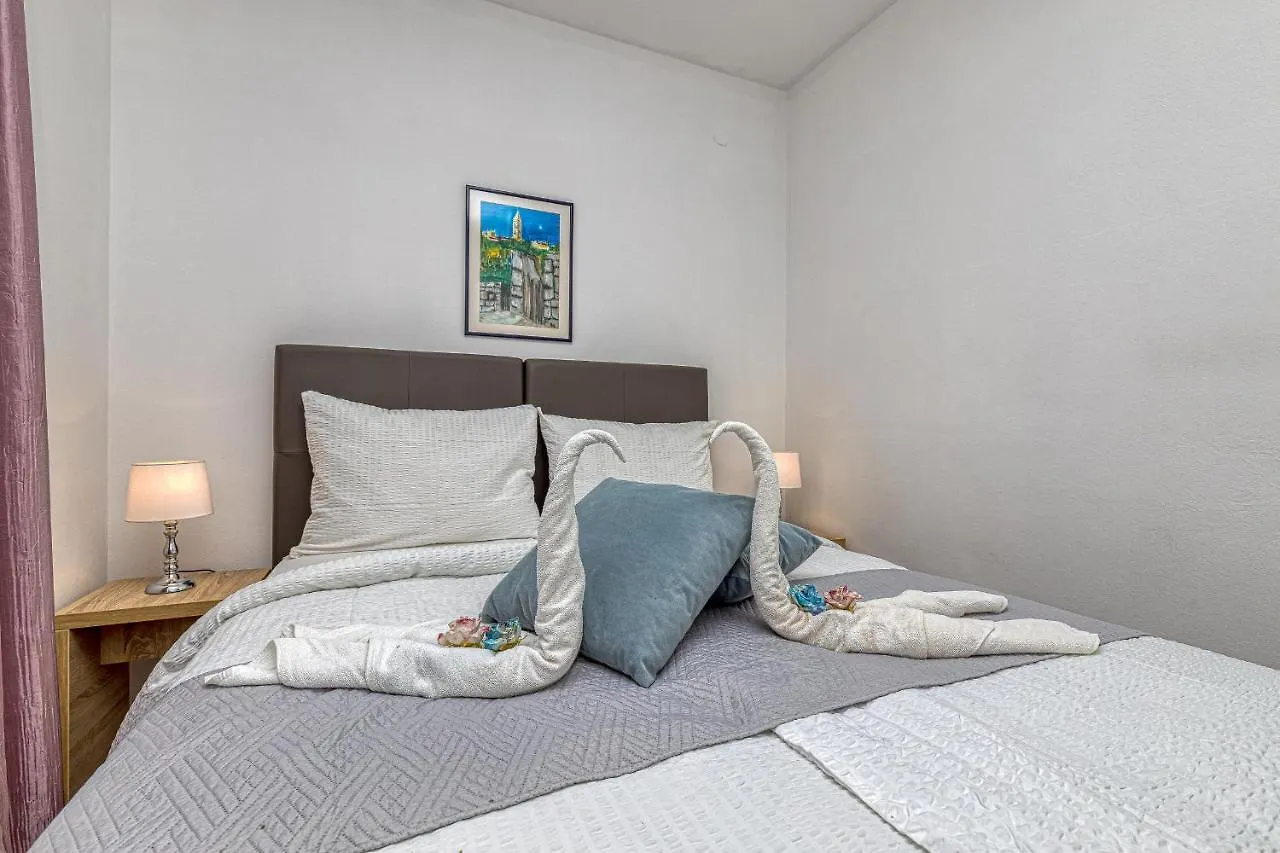 Apartment Island Resort Mihaela - Happy Rentals Trogir