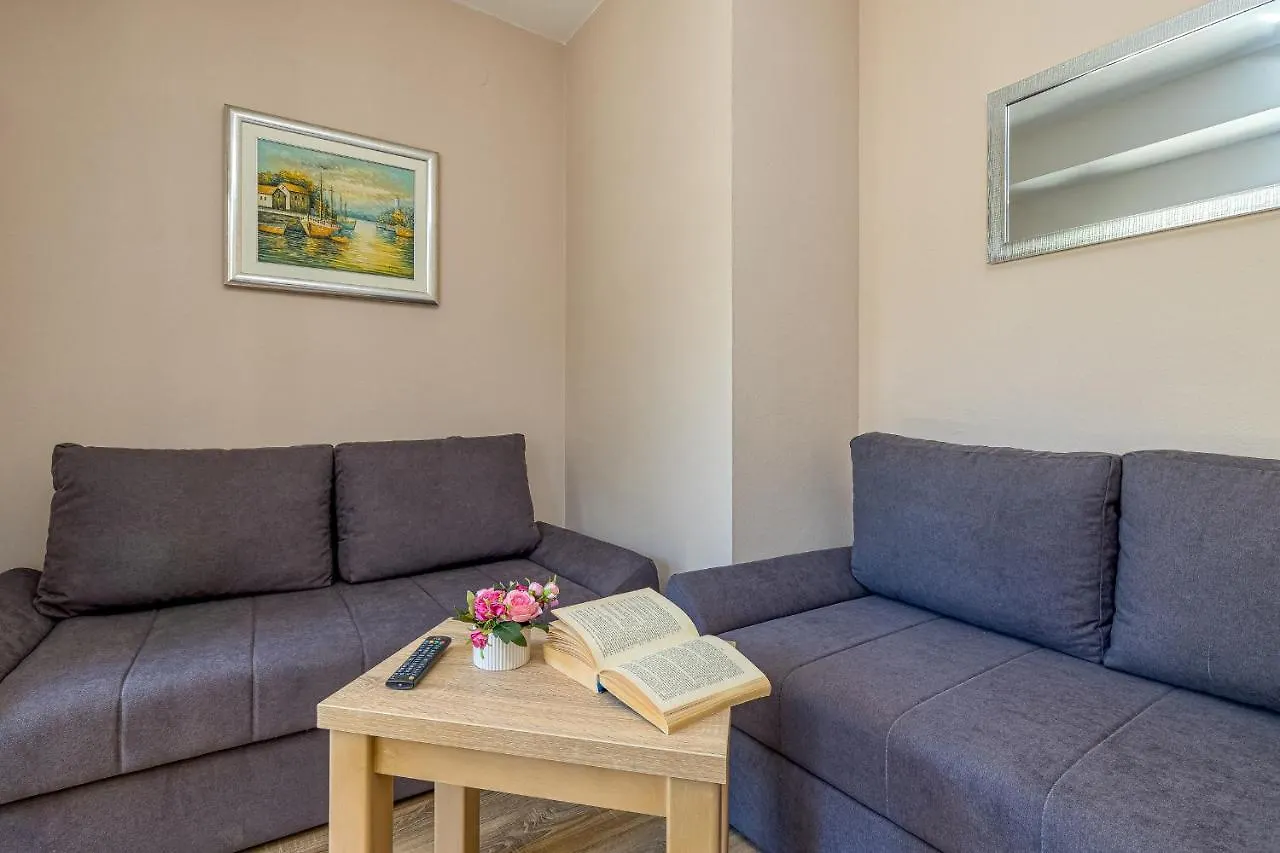 Apartment Island Resort Mihaela - Happy Rentals Trogir