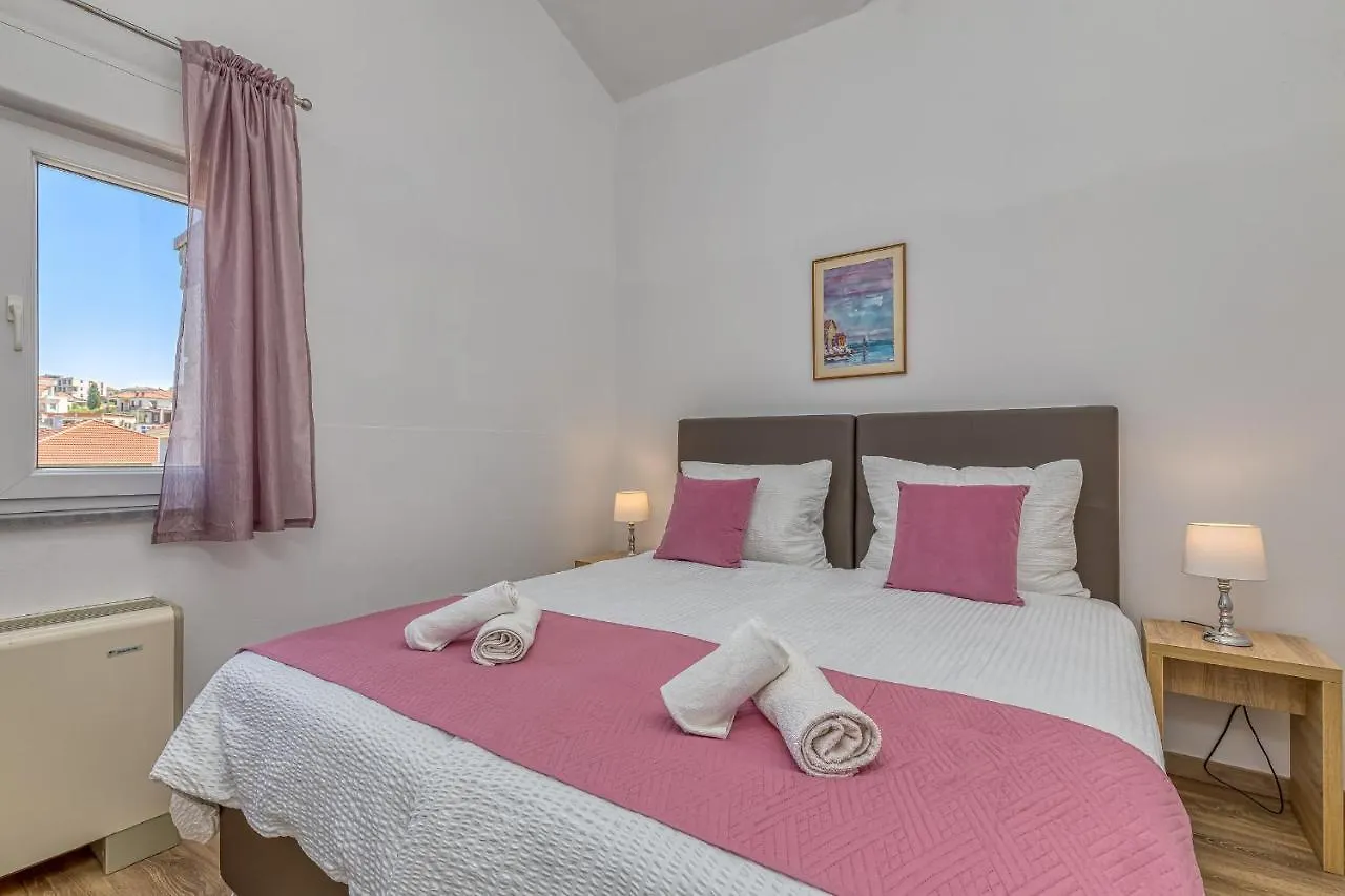 Island Resort Mihaela - Happy Rentals Trogir Apartment