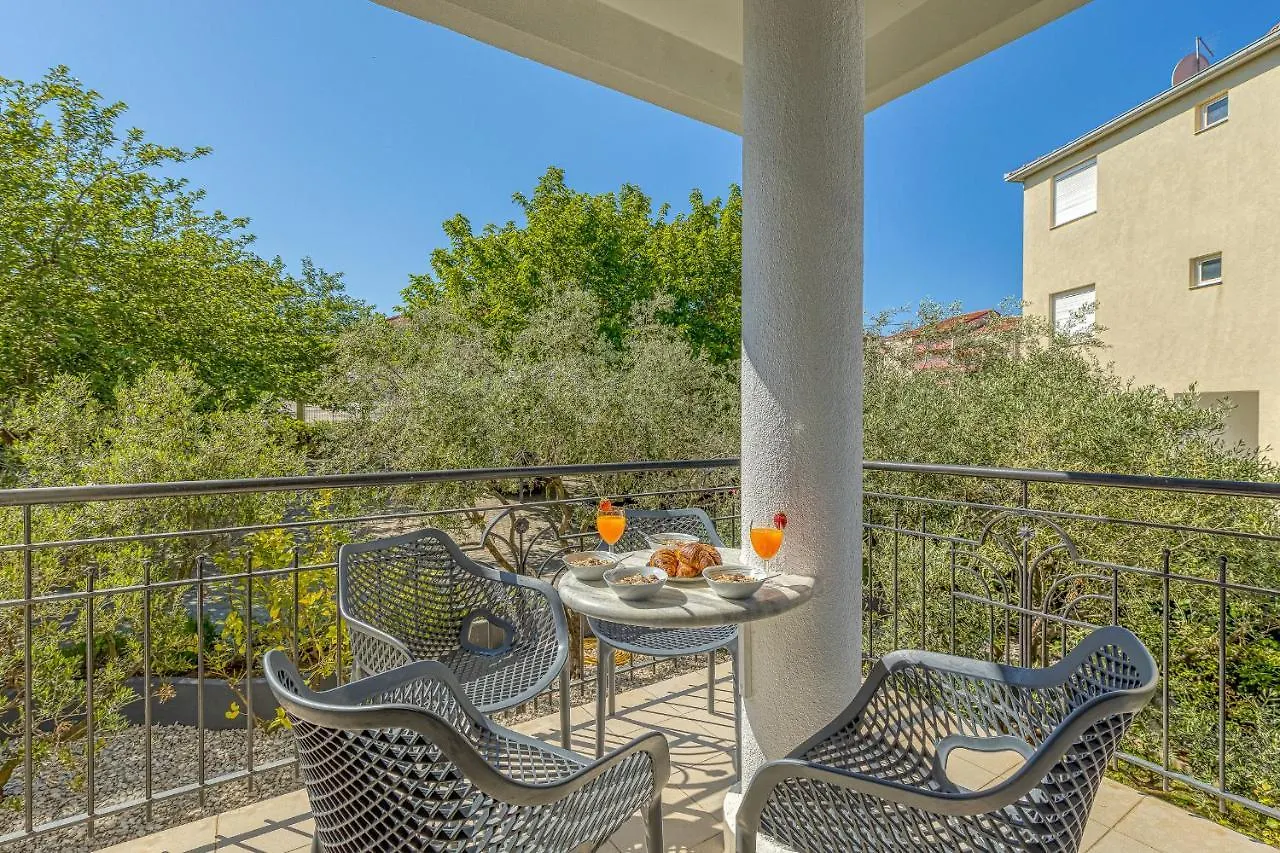 Island Resort Mihaela - Happy Rentals Trogir