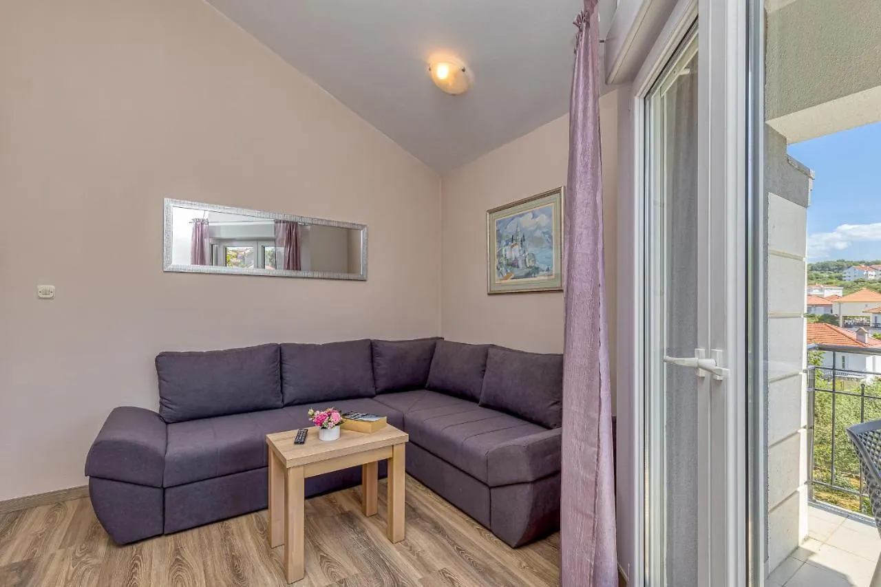 Island Resort Mihaela - Happy Rentals Trogir Apartment