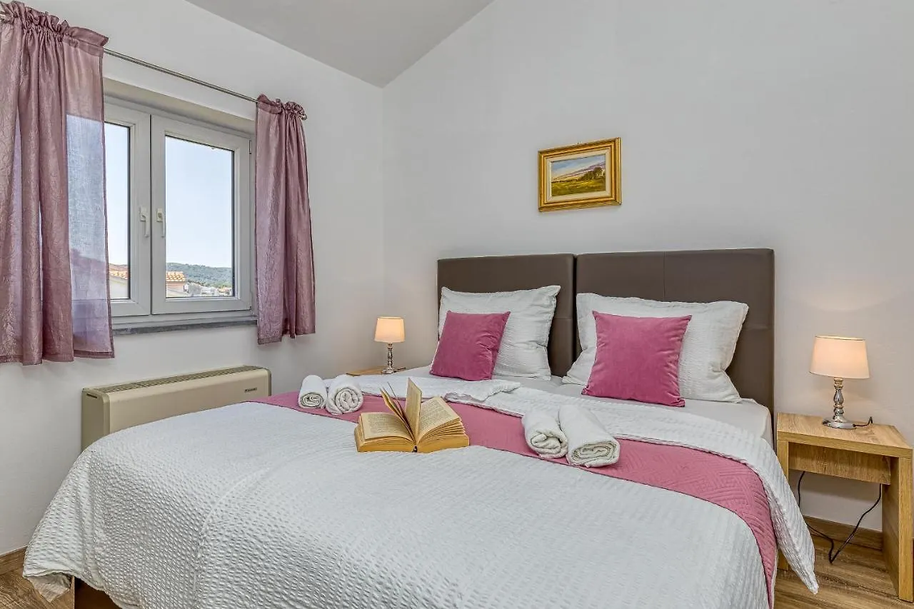 Island Resort Mihaela - Happy Rentals Trogir