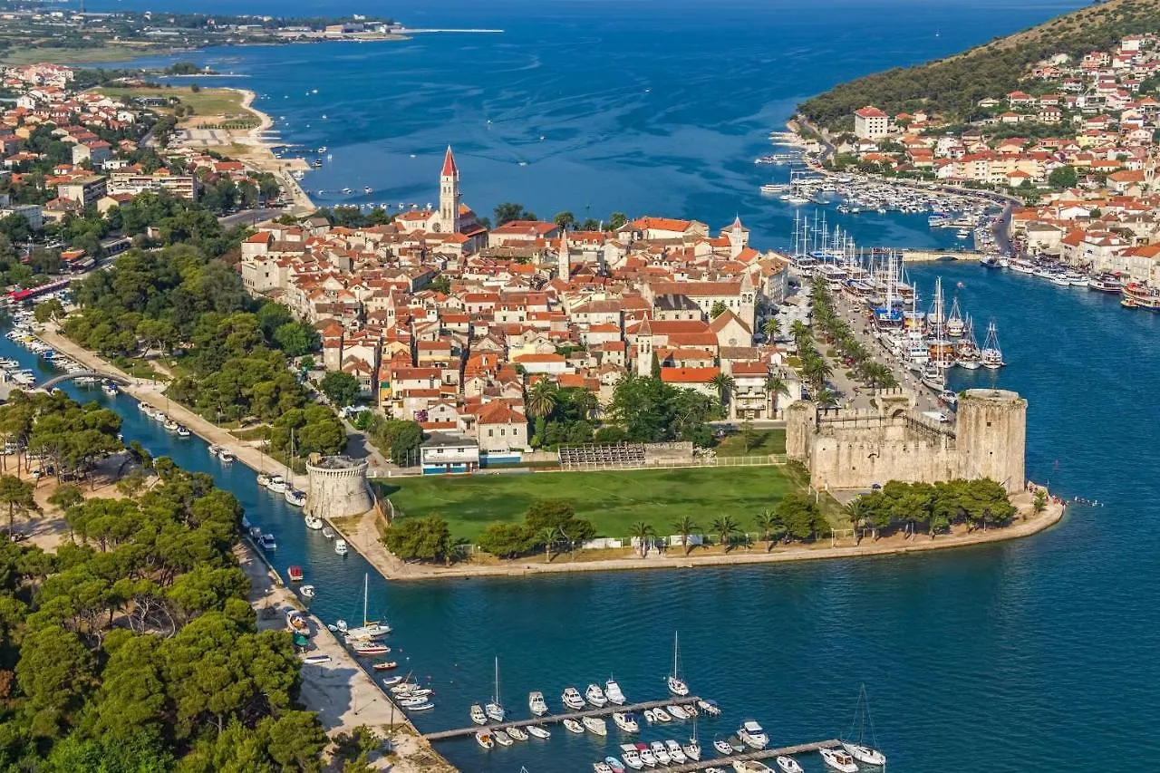 Island Resort Mihaela - Happy Rentals Trogir 0*,
